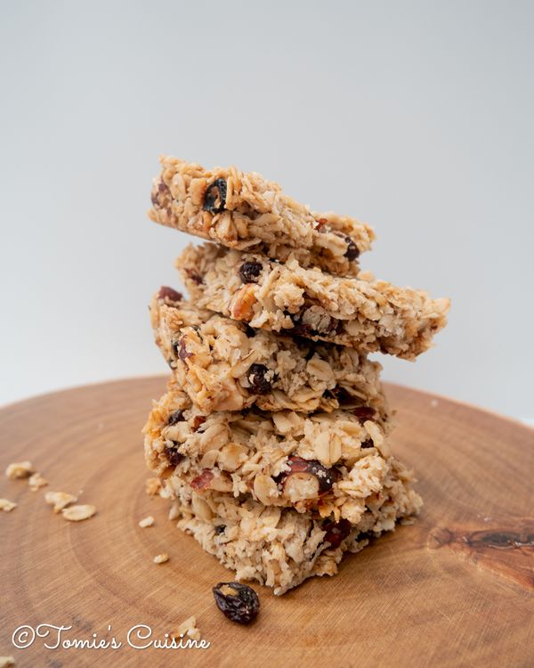 Hazelnut, raisin and oat biscuit bar recipe